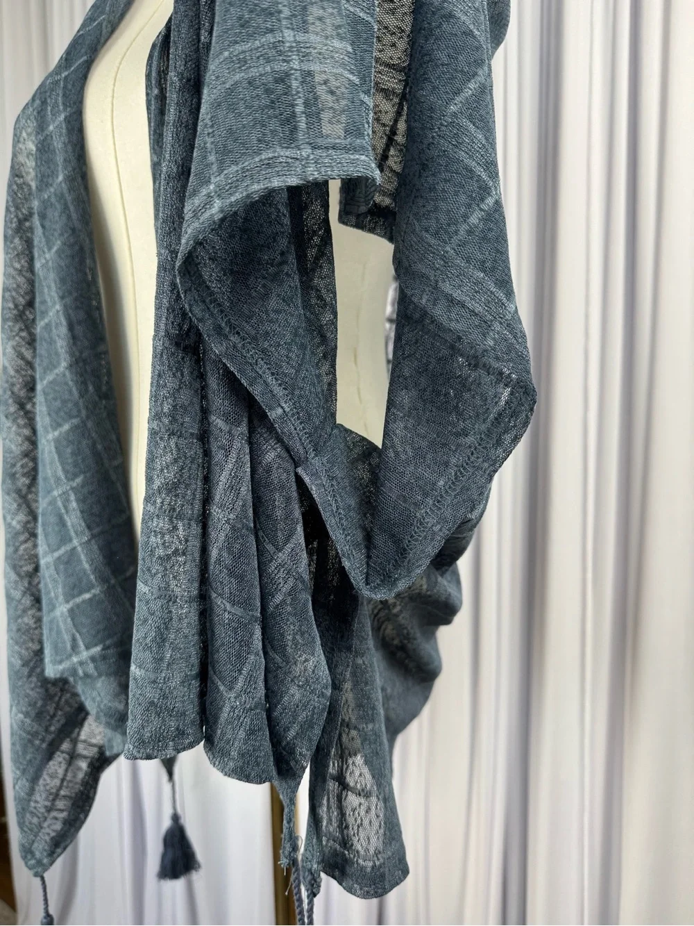 Lightweight Boho Charcoal Gray Open Front Shawl with Tassels Women's Size Small